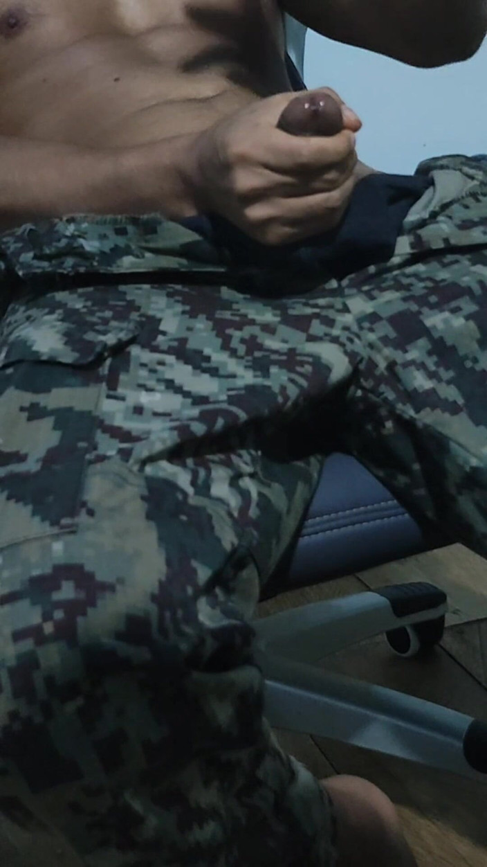 Hornyboy2058: Massive Cumshot From an Alpha Military Man