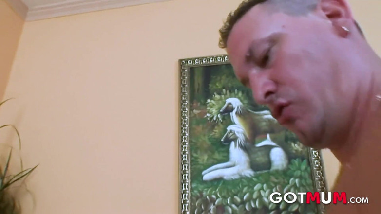Got Mum: Bà mẹ nóng bỏng lần đầu tiên được khoan bởi con cu...