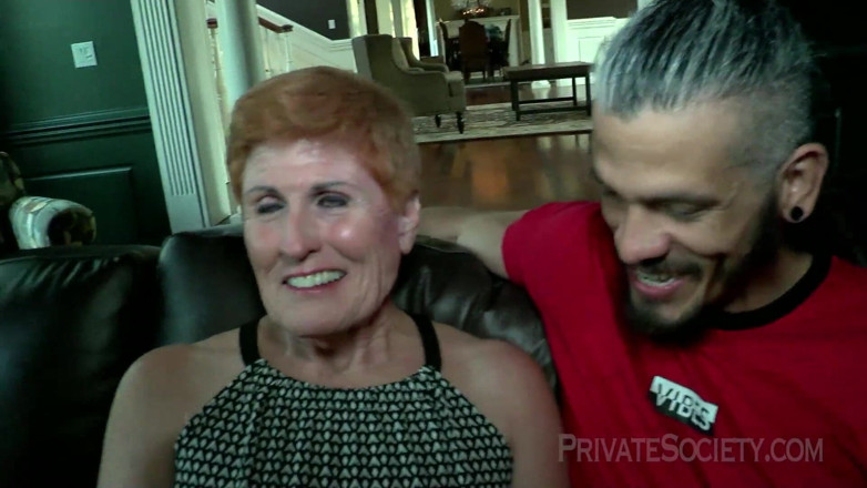 Private Society: Vai nonna go