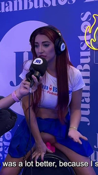 Jessica Sodi vibratör makinesinde fantezilerini anlatırken boşalıyor
