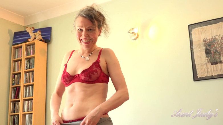 Aunt Judy's: Naturale fullbush milf alexia (JOI)