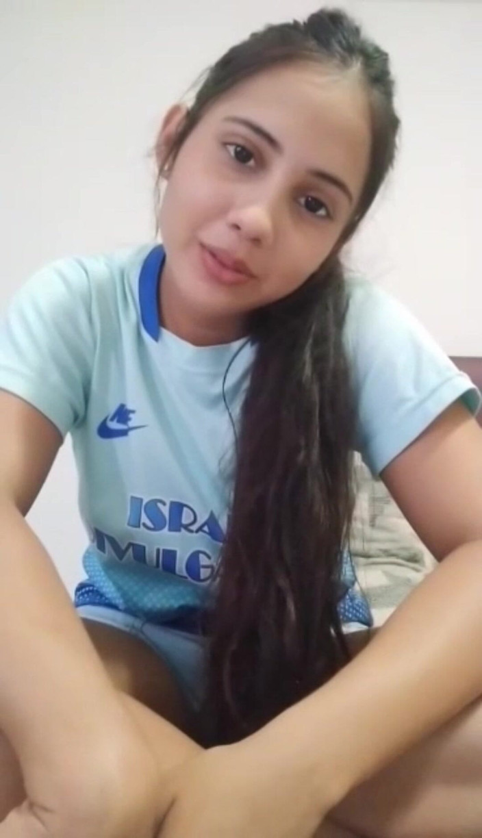 MehwishAly: Desi dívka ukazuje své tělo v ložnici