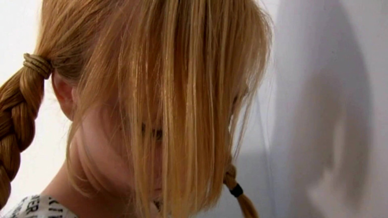 Punished Brats Spanking: Mandie dicambuk sama audrey