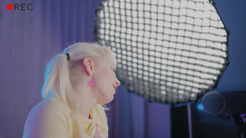 Jolie Lyon: Insegnante mi sbatte la figa in camera