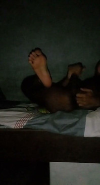 Masturbando meu pênis e meu bumbum ao mesmo tempo