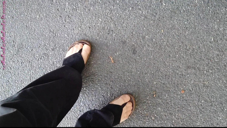 Carmen_Nylonjunge: Pompaggio del pedale in pantofole ** Piedi in nylon **