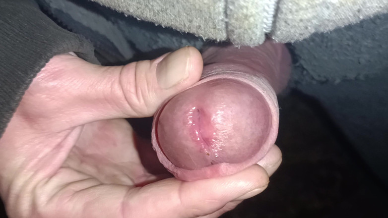 Rockardglans: Gece vakti açık havada onesie mastürbasyon yapıyor, yakın çekim kenar yapıyor...