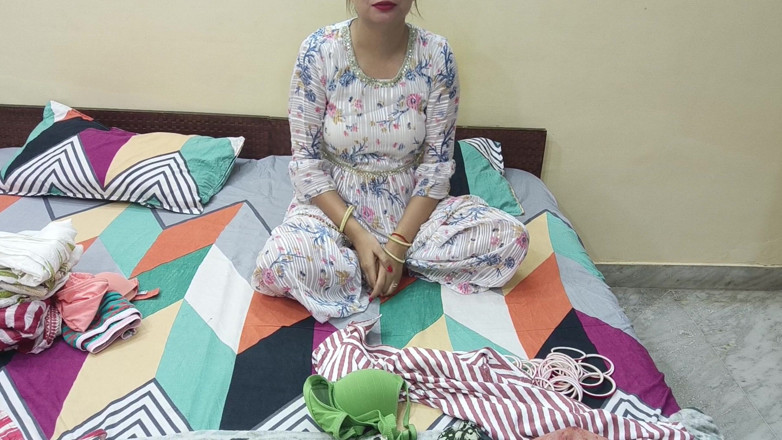 Saarabhabhi6: Jija India yang cantik menggoda sali menunjukkan buah dada besar...