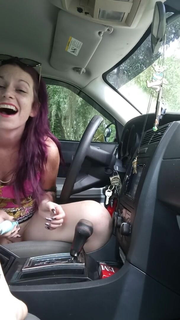 Lady_the_Tramp: Cute teen masturbation in car