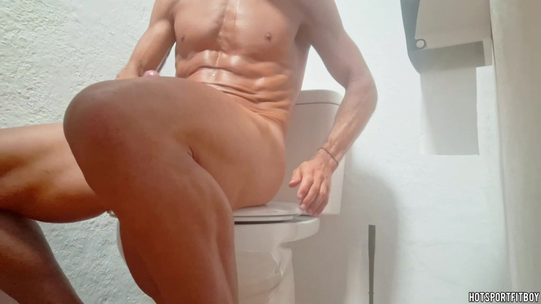 Hotsportfitboy: Großer schwanz Badezimmer Risiko: Masturbieren in der Dusche, fast erwischt!