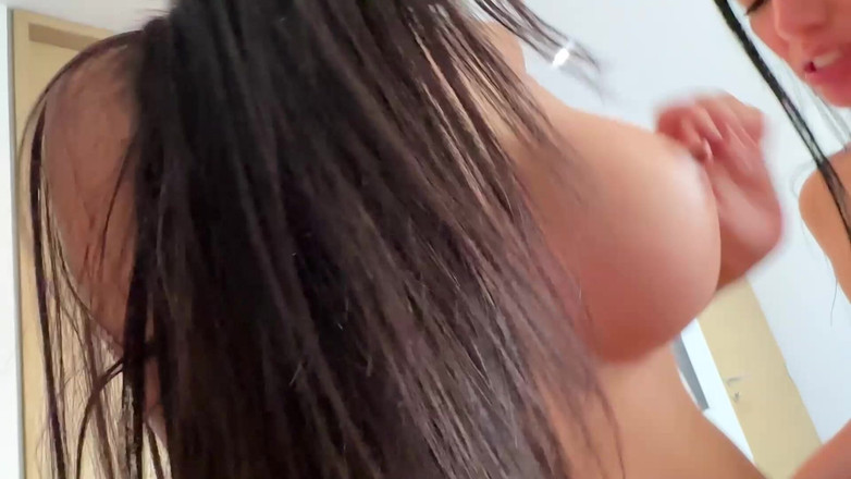 Ambar Prada: Ragazze del college arrapate e calde si toccano a vicenda...