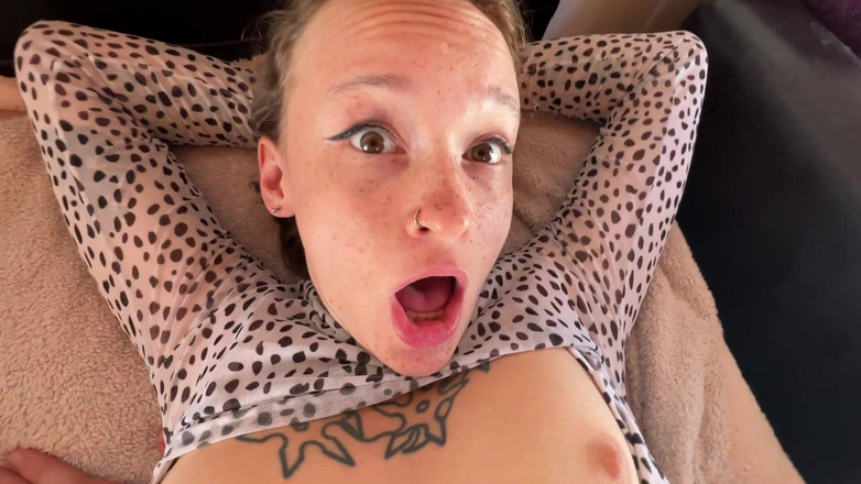 Elena Ginger: Piccola rossa scopata da un grosso cazzo