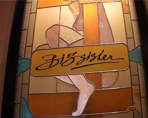 Big Sister: Fun lesbo show on bar