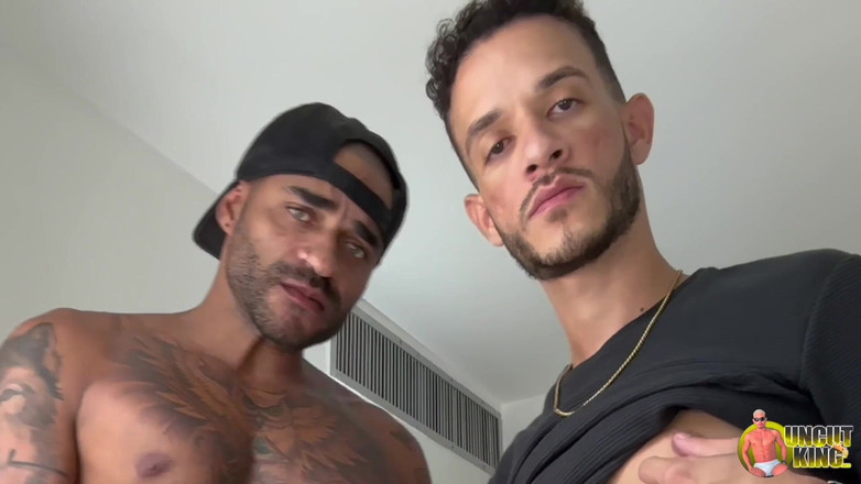 UncutKing: 巨大的鸡巴 Xl 无套未删减的国王群同性爱