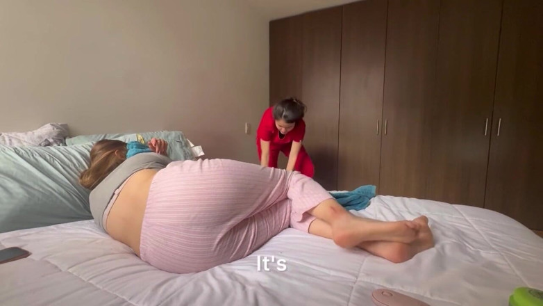 scarlettandc: Lezbiyenler kıçlarıyla oynuyor