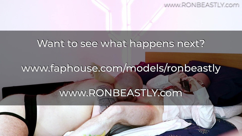 RonBeastlyFTM: Orso trans mangiato da un cucciolo sexy