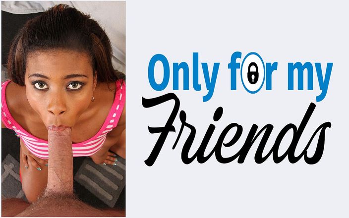 Only for my Friends: Mia Peach, una novia cachonda de piel oscura con tatuajes...