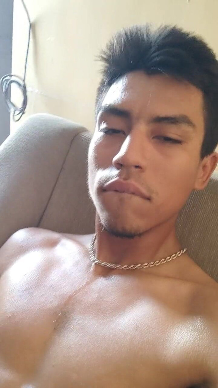 AlexAlejandro13: Sudar en mi cuerpo