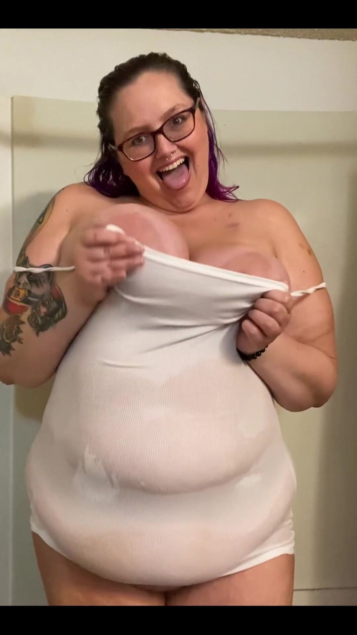 Sara Star: Wet tank top fun