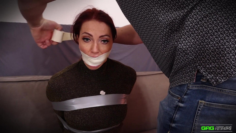 Gag Attack: Mila em fita escravidão