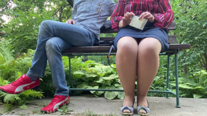 OurFetishLife: O mamă sexy incitantă cu un cur superb își introduce un...