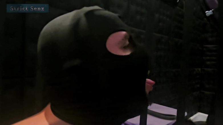 Strict Senz: Леди Zara Моя Человеческая Пепельница В Клетке, Моя Человеческая Мебель, Мой Плевок, Моя Ботильница