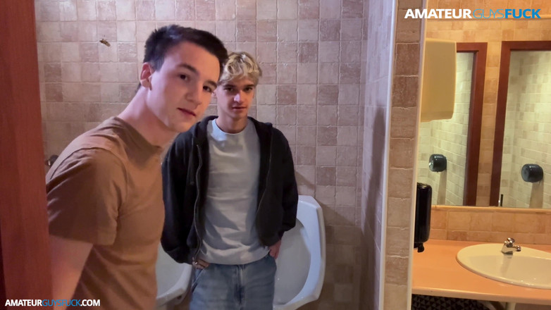 Amateur Guys Fuck: Agf014：： 顽皮的夫妇决定在一些公共浴场玩得开心