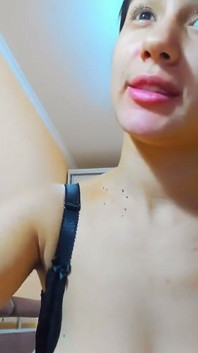 ロングホットおっぱいショー - ブラジャー、おっぱいと乳首で遊ぶ