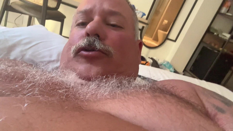 Hand-Free-Daddy-Chub: Hunky pensionerad tränare mycket maskulin med en stor fet kuk