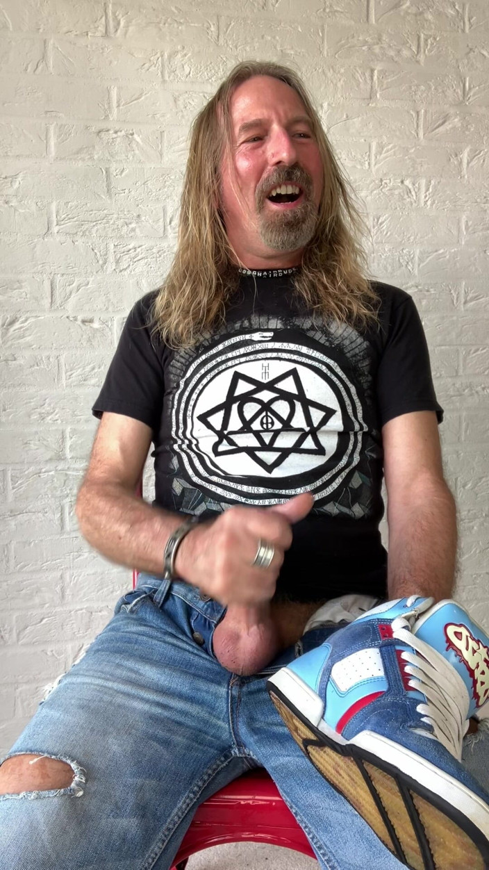 Longhairdude: Longhairdude和osiris教练一起手淫并高潮，撕裂牛仔裤，Tshirt