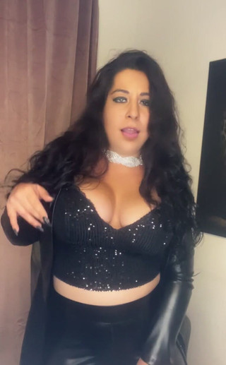 LadyAyse5: Nemusíš pochopit, co říkám. Prostě si užívejte mé krásy.