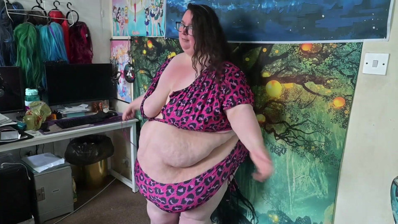 SSBBWLadyBrads: İri güzel şişman tanrıça seksi bikinili mayo deniyor