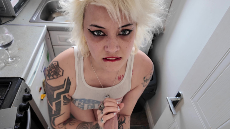 Glitterqueen1999: MILF dan Cookies - ibu tiri kawan baik saya