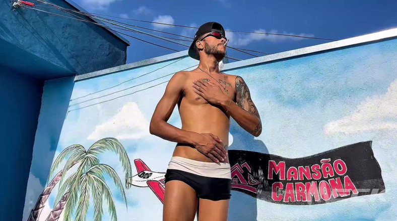 Meck ToyBoy: Tuxedo di tepi kolam renang dengan mandian minyak melembapkan pika