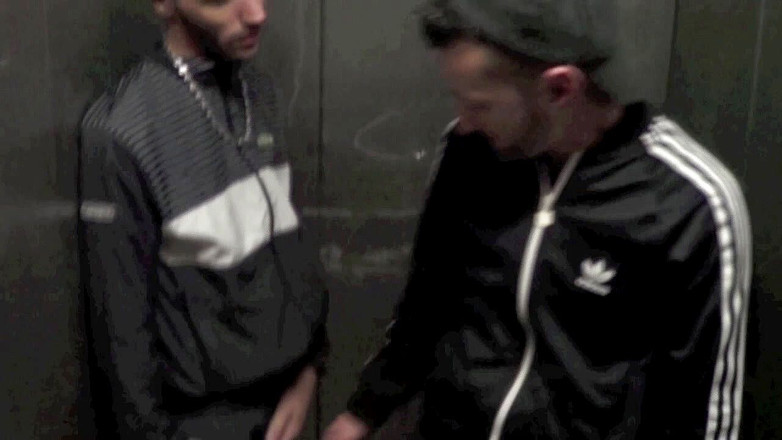 Sneaker gay: Bị đụ bởi chàng trai có vảy thẳng trong đôi giày thể...