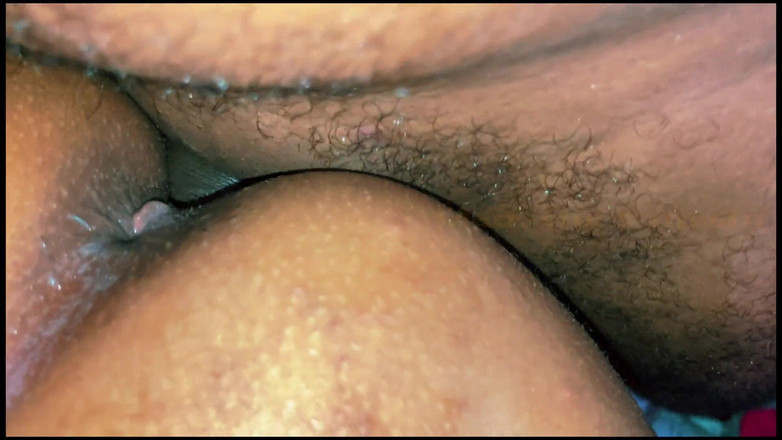 Tiyana: 그녀는 남편이 하드 후배위와 선교사 보지 원귀를 따먹을 때 좋아해