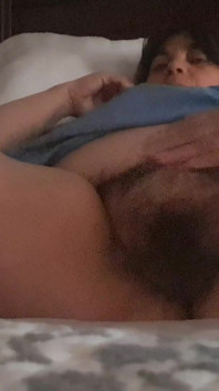 La matrigna guarda nuda la tv