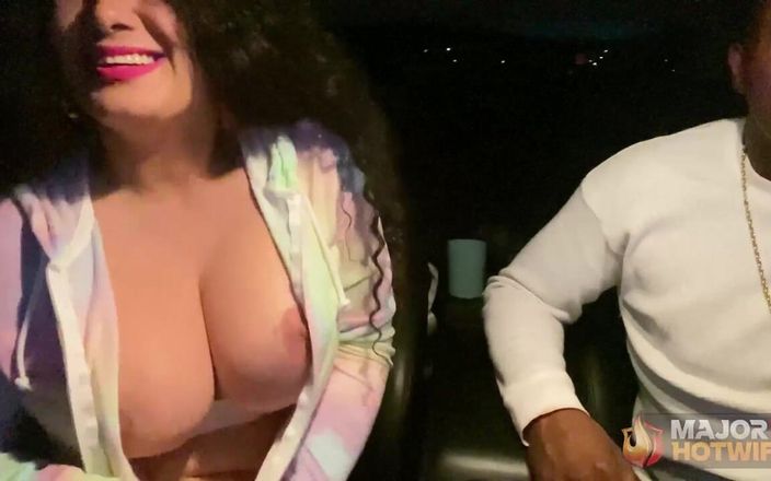 Rome Major Hot Wife: Trotar esposa caliente montando en el coche