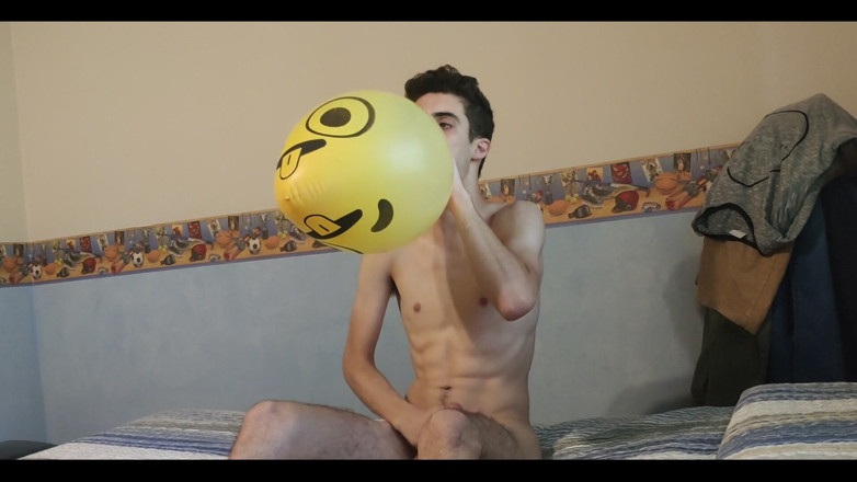 Floatie Boy: 자위하는 동안 거대한 웃는 풍선을 불어
