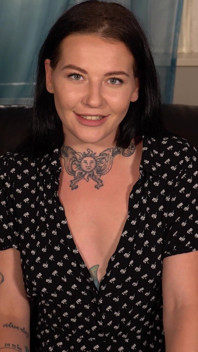 Keeley - tette e tatuaggi