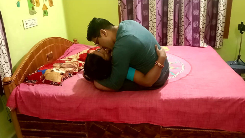 Popmini: Seks desi India dengan bhabhi desa di rumah