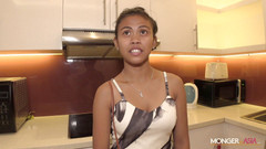 Monger In Asia: śliczna cycata azjatycka nastolatka zalana na rozmowie o pracę