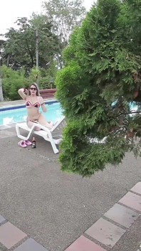 Seksi Bayan Beth ile kamera arkası