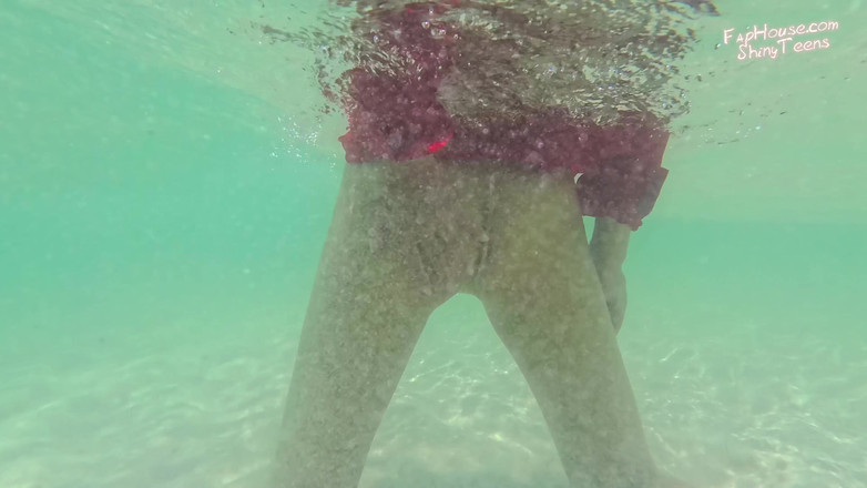 Shiny teens: 910 in collant sott'acqua