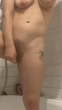 Han kikade så jag bjöd in honom att knulla mig | Amatör MILF