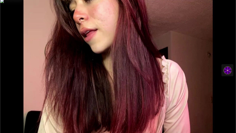 Elisabeth Garban: Red-haired Latina with a Slim Figure Is Grop Ed in...