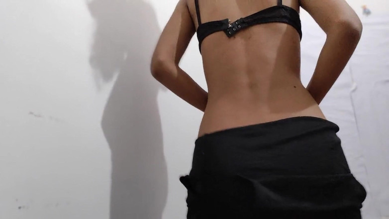 desigirl93: La ragazza ute si arrapa in mutandine