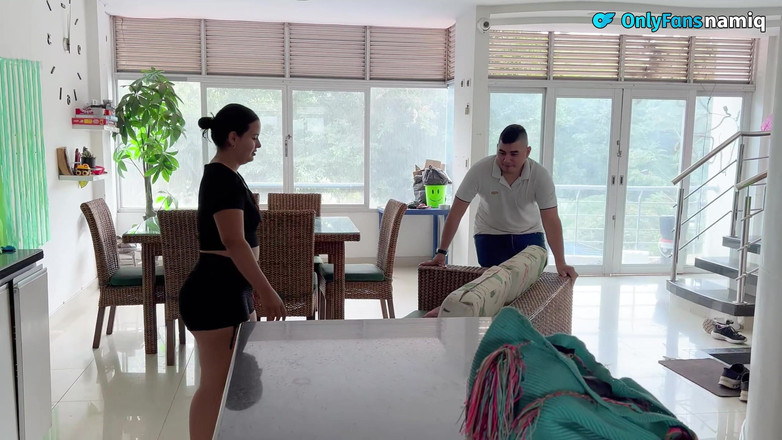 Roxxan: Sadakatsiz kaltak büyüyen ilk kızı sikiyor