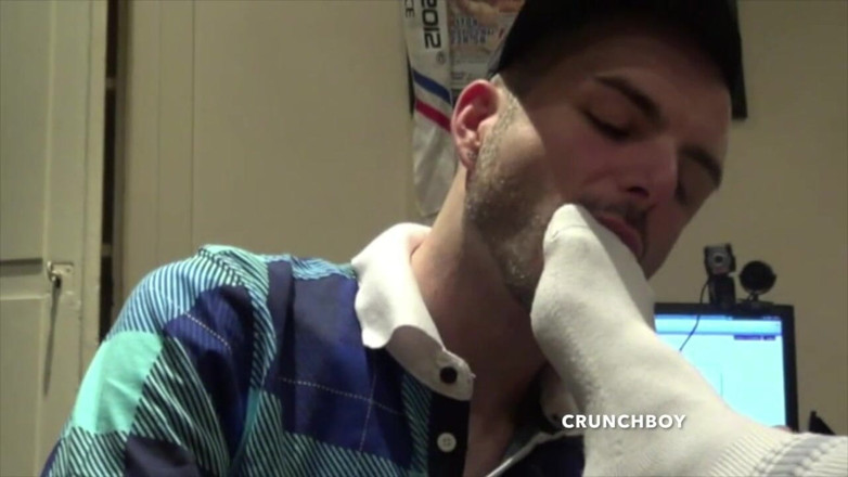 Sneaker gay: Feet and foot smelling by badboy