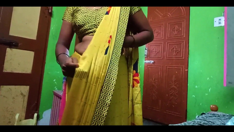 Ammukutty88: Ammu mostra grandi tette e cambia il Sari